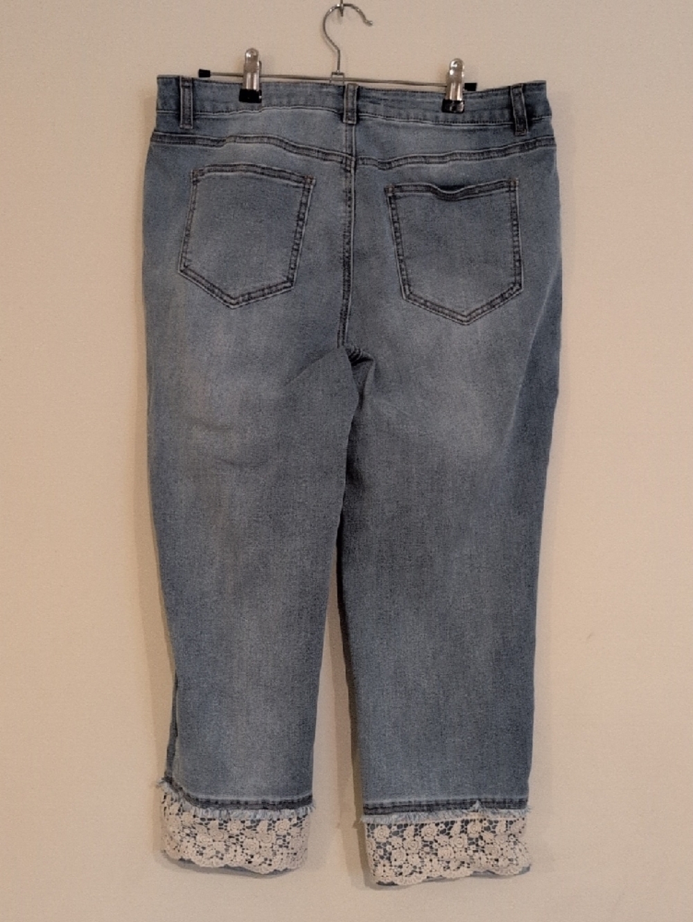Coldwater Creek Light Blue Embroidered Lace-Hem Women’s Crop Jeans Size 10P - Picture 10 of 10